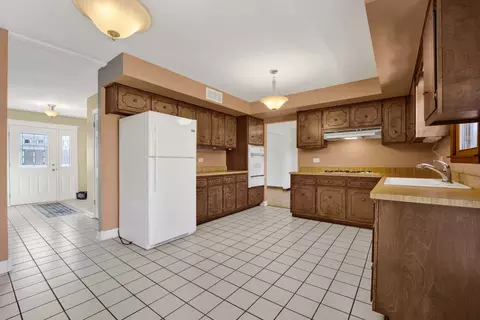 Kitchen - 6106 Western Ave, Willowbrook, IL 60527 photo 3 of 3
