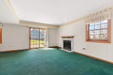 Living - 10291 Cambridge Dr, Mokena, IL 60448 photo 5 of 6