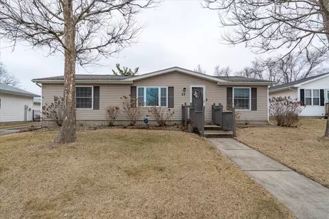 23 Geneva Ct, Bloomington, IL 61704
