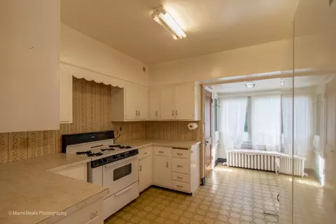Kitchen - 269 Shenstone Rd, Riverside, IL 60546 photo 2 of 3