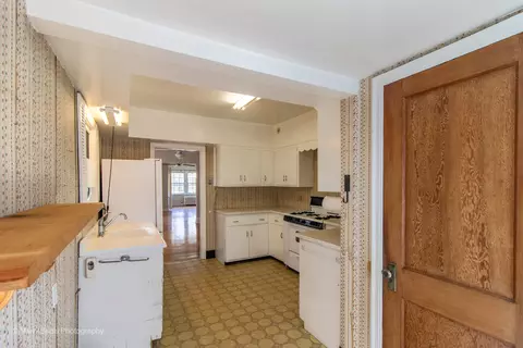 Kitchen - 269 Shenstone Rd, Riverside, IL 60546 photo 1 of 3