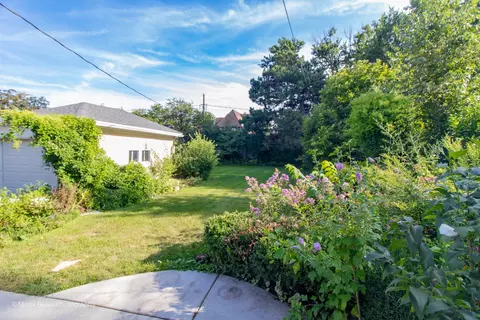 Exterior - 269 Shenstone Rd, Riverside, IL 60546 photo 5 of 8