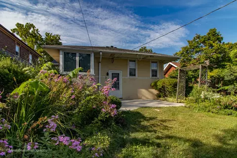 Exterior - 269 Shenstone Rd, Riverside, IL 60546 photo 3 of 8
