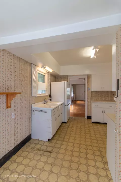Kitchen - 269 Shenstone Rd, Riverside, IL 60546 photo 3 of 3