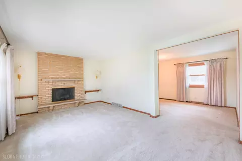 Living - 508 Crest Dr, Cary, IL 60013 photo 1 of 4