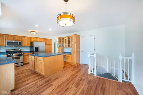 Kitchen - 508 Crest Dr, Cary, IL 60013 photo 4 of 4