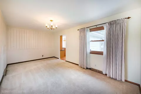 Living - 508 Crest Dr, Cary, IL 60013 photo 4 of 4