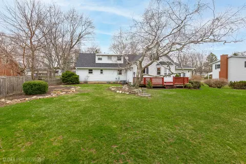 Exterior - 508 Crest Dr, Cary, IL 60013 photo 5 of 7