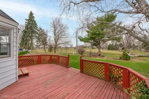 Exterior - 508 Crest Dr, Cary, IL 60013 photo 3 of 7