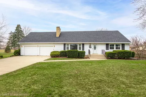 508 Crest Dr, Cary, IL 60013