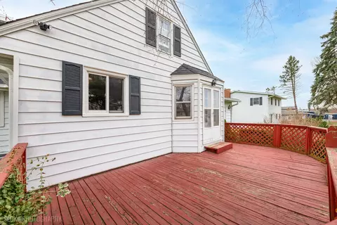 Exterior - 508 Crest Dr, Cary, IL 60013 photo 2 of 7