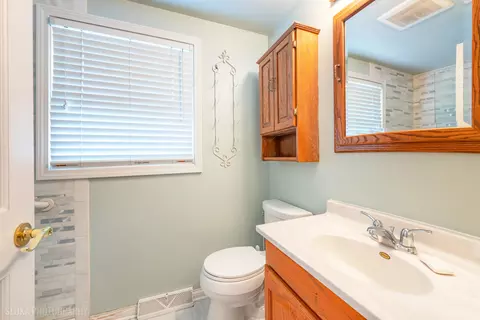 Bath - 508 Crest Dr, Cary, IL 60013 photo 2 of 4