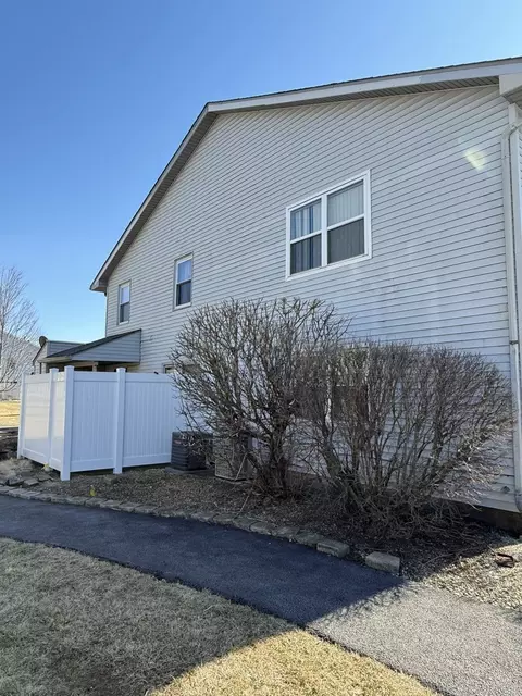 2334 Carnation Dr #320B, Crest Hill, IL 60403