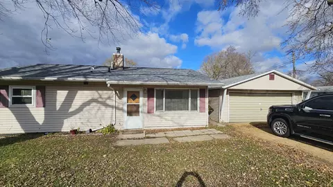 1702 Oak Grove Ave, Sterling, IL 61081