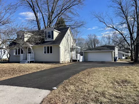 321 Janet Ave, Darien, IL 60561