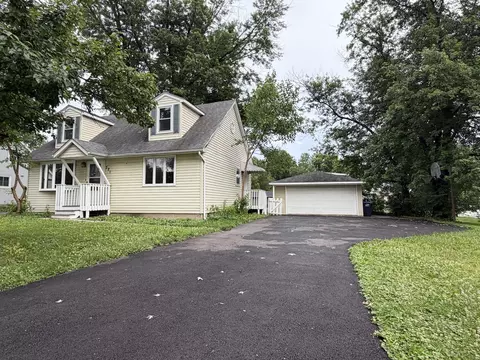 321 Janet Ave, Darien, IL 60561