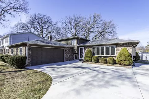 4232 Kenwood Ave, Gurnee, IL 60031