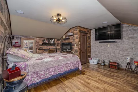 Bedroom - 433 E Main St, Salem, IL 62881 photo 6 of 6