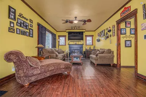 Living - 433 E Main St, Salem, IL 62881 photo 1 of 2