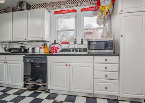 Kitchen - 433 E Main St, Salem, IL 62881 photo 3 of 6
