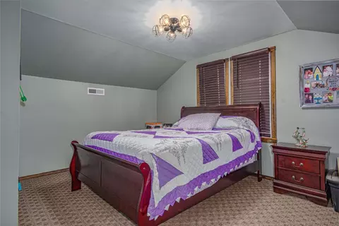 Bedroom - 433 E Main St, Salem, IL 62881 photo 4 of 6