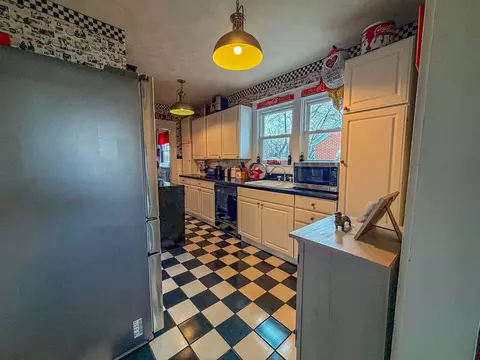 Kitchen - 433 E Main St, Salem, IL 62881 photo 4 of 6