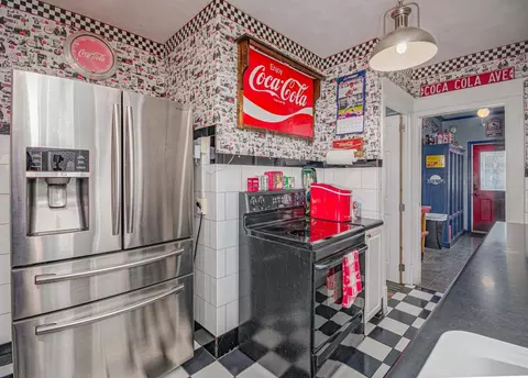Kitchen - 433 E Main St, Salem, IL 62881 photo 6 of 6