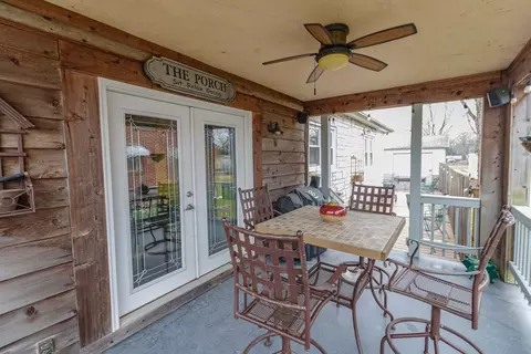 Exterior - 433 E Main St, Salem, IL 62881 photo 5 of 6