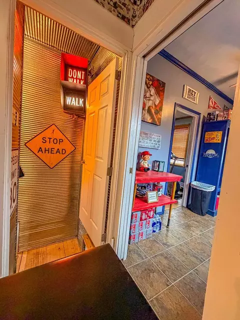 Entry Way - 433 E Main St, Salem, IL 62881 photo 1 of 2