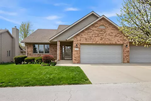 1247 Daniel Ct, Sycamore, IL 60178