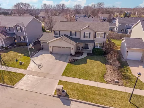 2215 Savanna Rd, Bloomington, IL 61705