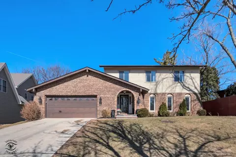 3 Hobson Ct, Woodridge, IL 60517