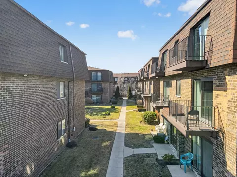 9619 Bianco Ter #D, Des Plaines, IL 60016
