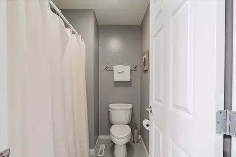 Bath - 801 Balsam Rd, Normal, IL 61761 photo 4 of 5