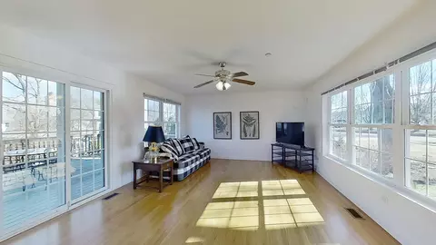 Living - 418 E Hillside Ave, Barrington, IL 60010 photo 2 of 4