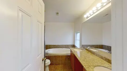 Bath - 418 E Hillside Ave, Barrington, IL 60010 photo 2 of 4