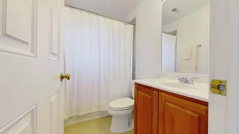 Bath - 418 E Hillside Ave, Barrington, IL 60010 photo 4 of 4