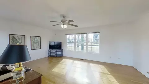 Living - 418 E Hillside Ave, Barrington, IL 60010 photo 3 of 4