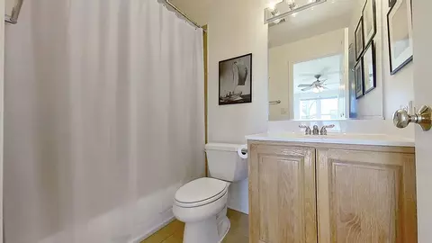 Bath - 418 E Hillside Ave, Barrington, IL 60010 photo 3 of 4