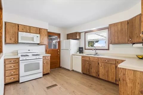 Kitchen - 200 W Jeffery Ave, Wheeling, IL 60090 photo 2 of 3
