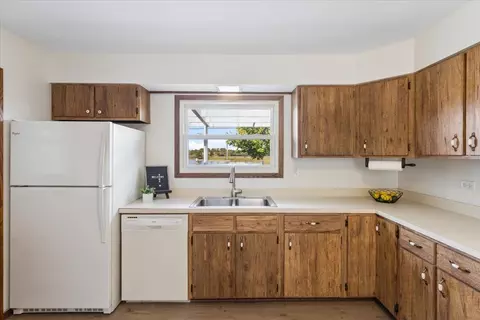 Kitchen - 200 W Jeffery Ave, Wheeling, IL 60090 photo 3 of 3