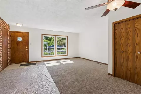 Living - 200 W Jeffery Ave, Wheeling, IL 60090 photo 2 of 3