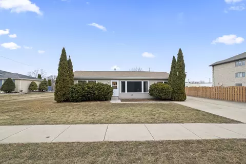 8026 W 84th Pl, Justice, IL 60458