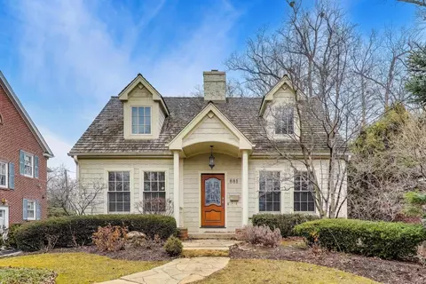 881 Harvard Ct, Highland Park, IL 60035