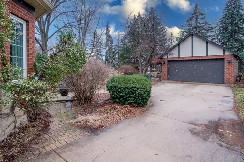 Exterior - 728 Howard St, Wheaton, IL 60187 photo 4 of 4