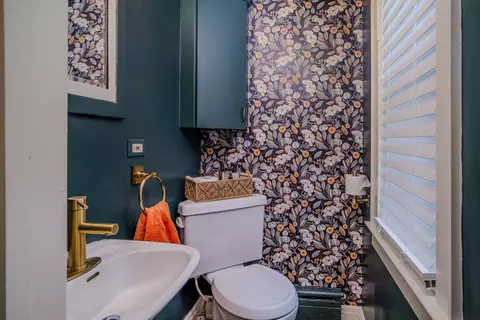 Bath - 728 Howard St, Wheaton, IL 60187 photo 4 of 6