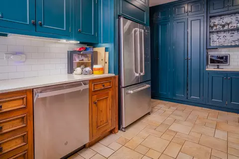 Kitchen - 728 Howard St, Wheaton, IL 60187 photo 2 of 5