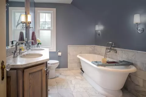 Bath - 728 Howard St, Wheaton, IL 60187 photo 2 of 6