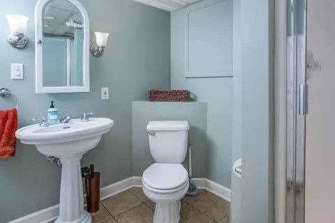 Bath - 728 Howard St, Wheaton, IL 60187 photo 5 of 6