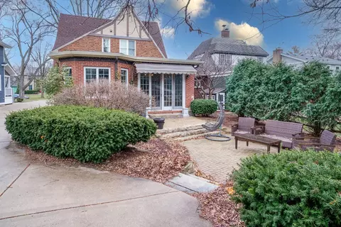 Exterior - 728 Howard St, Wheaton, IL 60187 photo 3 of 4